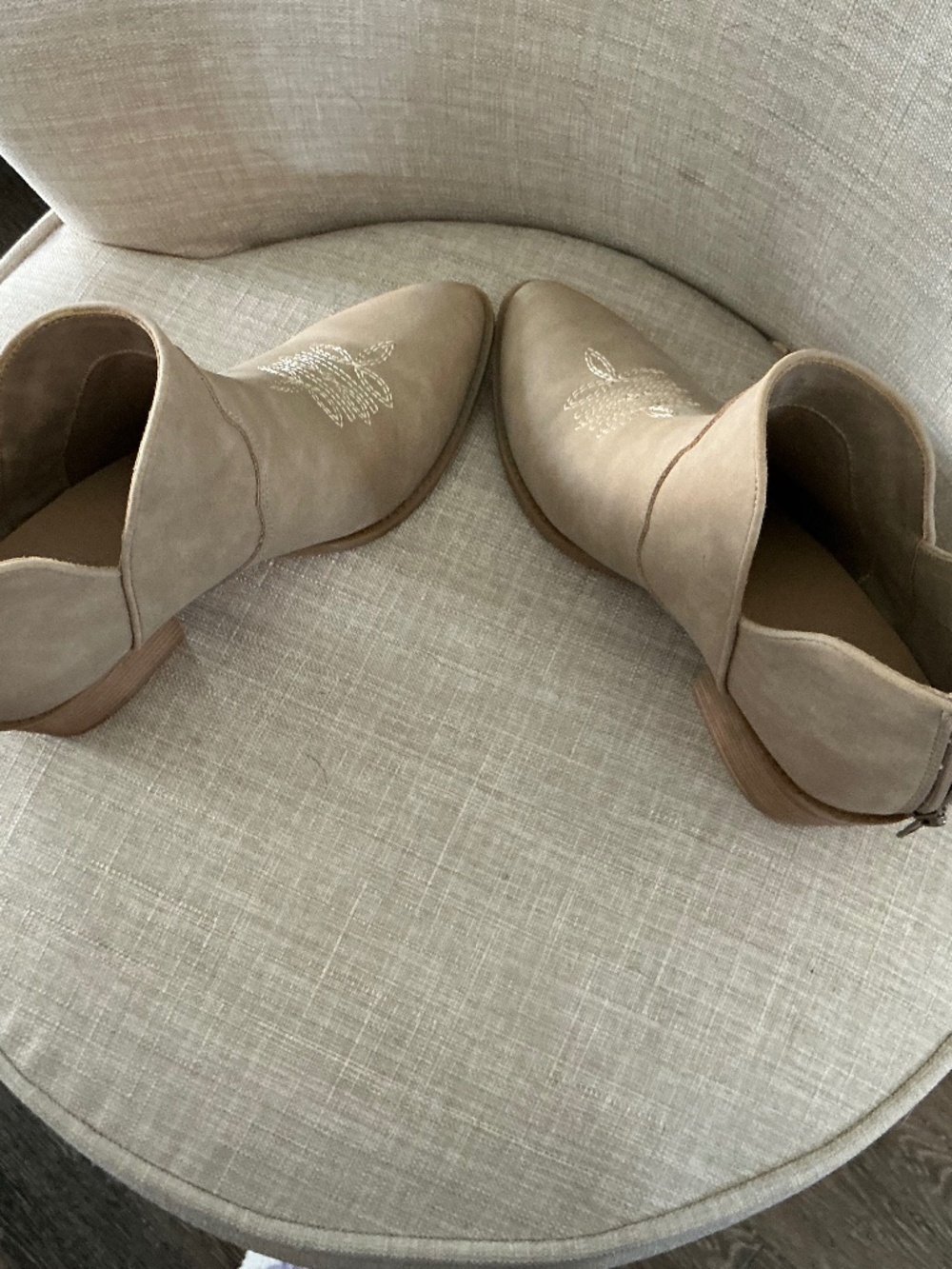 CUSHIONAIRE Boots for Women, Stylish Short Pointed Toe Western Ankle boots